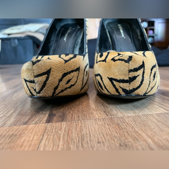 Rare! GUC Vintage BCBG Animal Print Suede Pump by BCBG 7.5b - Picture 11 of 11